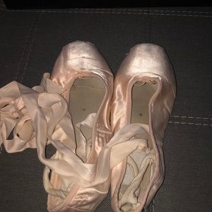Used ballet pointe shoes